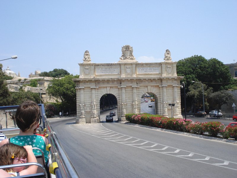 70 Rundfahrt mit einem offenen Bus.jpg